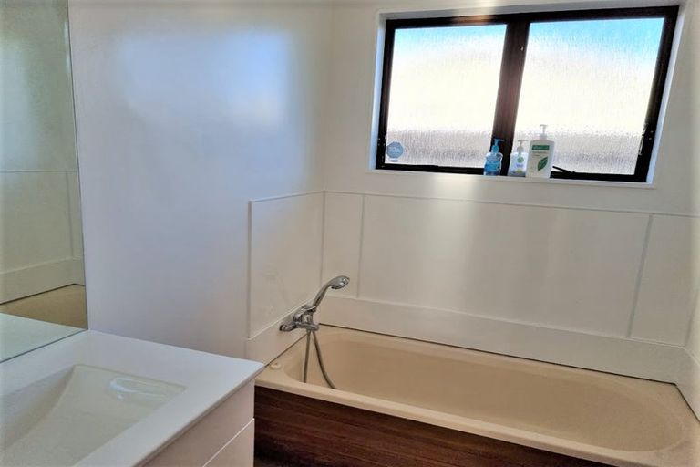 Photo of property in 71a Cambridge Terrace, Waterloo, Lower Hutt, 5011