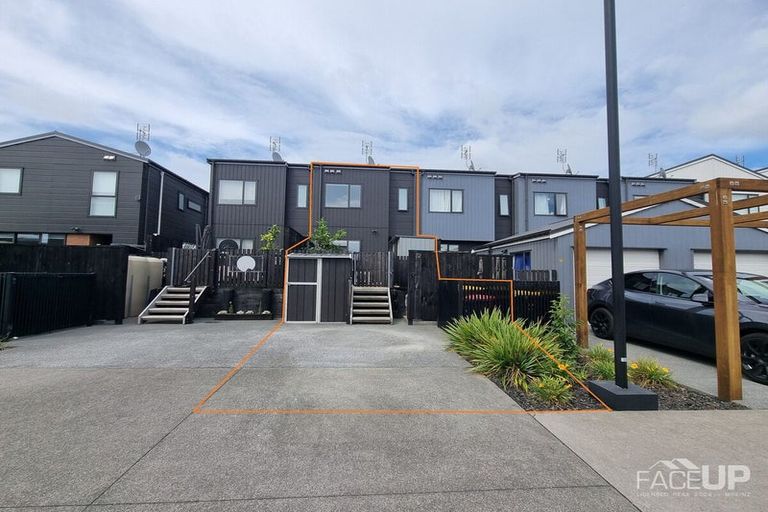 Photo of property in 32/1 Scott Road, Hobsonville, Auckland, 0616
