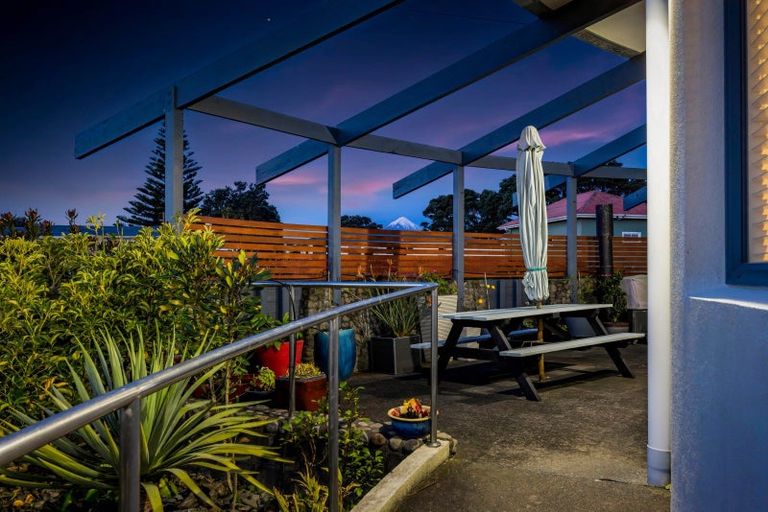 Photo of property in Headlands Opunake, 32 Fox Street, Opunake, 4616