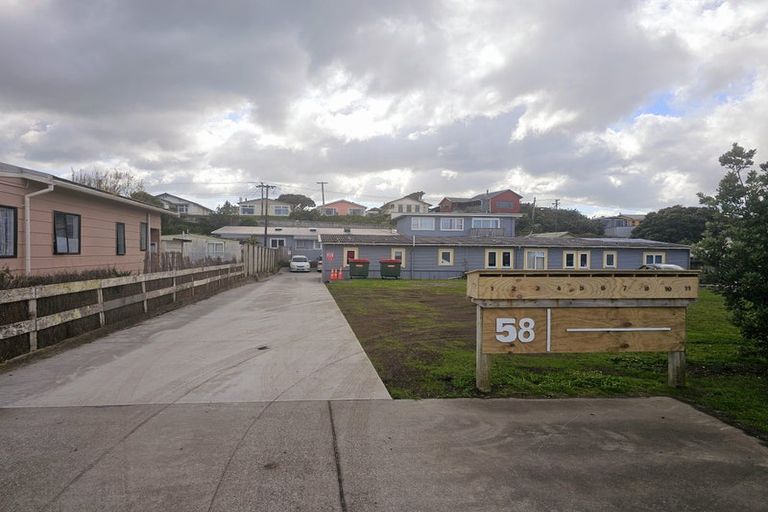 Photo of property in 60 Seafront Road, Castlecliff, Whanganui, 4501