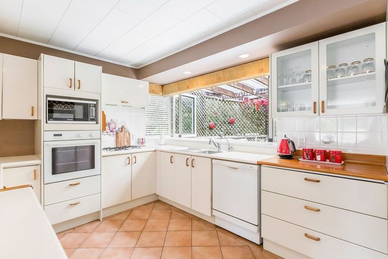 Photo of property in 25 Spinella Drive, Bayview, Auckland, 0629