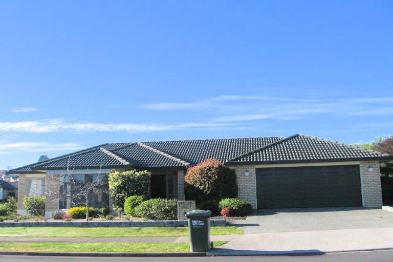 Photo of property in 6 Newbliss Crescent, East Tamaki Heights, Auckland, 2016