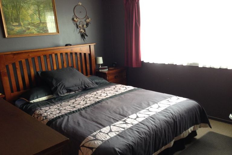 Photo of property in 24 Hillcrest Drive, Kelvin Grove, Palmerston North, 4414