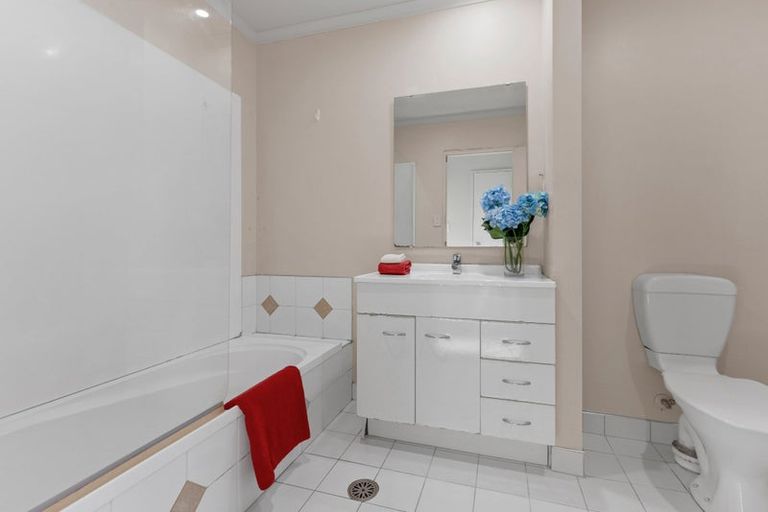 Photo of property in 24 Chapel Road, Flat Bush, Auckland, 2019