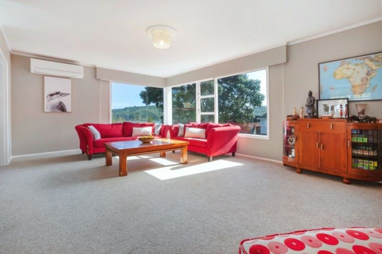 Photo of property in 9 Brora Crescent, Papakowhai, Porirua, 5024