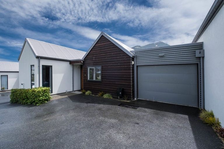 Photo of property in 8a Hallenstein Street, Queenstown, 9300