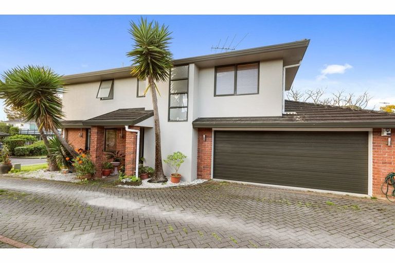 Photo of property in 2/127 Coronation Road, Papatoetoe, Auckland, 2025