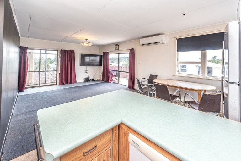 Photo of property in 27 Kowhai Street, Castlecliff, Whanganui, 4501