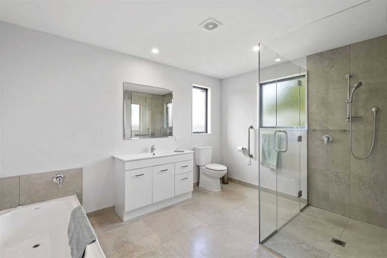 Photo of property in 22 Derrett Place, Saint Martins, Christchurch, 8022