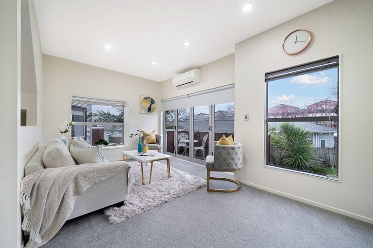 Photo of property in 76n Edmonton Road, Henderson, Auckland, 0612