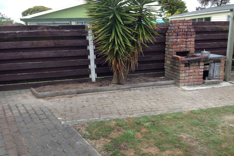 Photo of property in 24 Hillcrest Drive, Kelvin Grove, Palmerston North, 4414