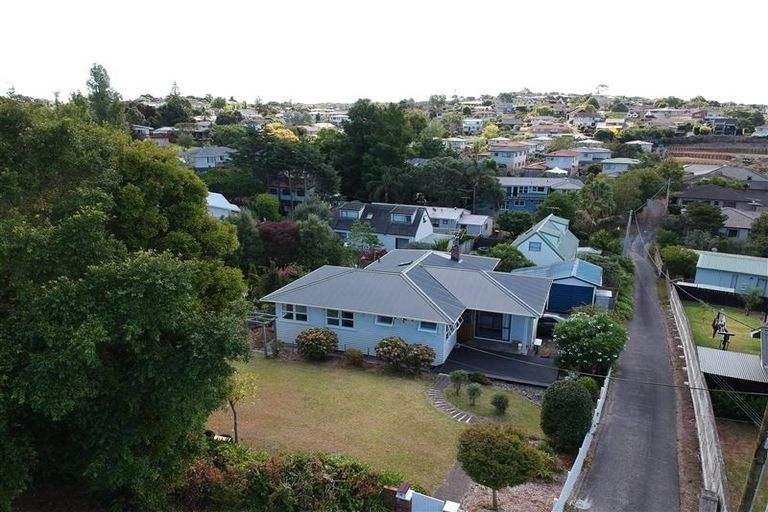 Photo of property in 82 Colwill Road, Massey, Auckland, 0614