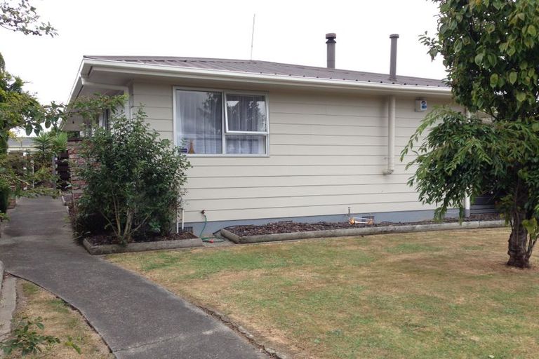 Photo of property in 24 Hillcrest Drive, Kelvin Grove, Palmerston North, 4414