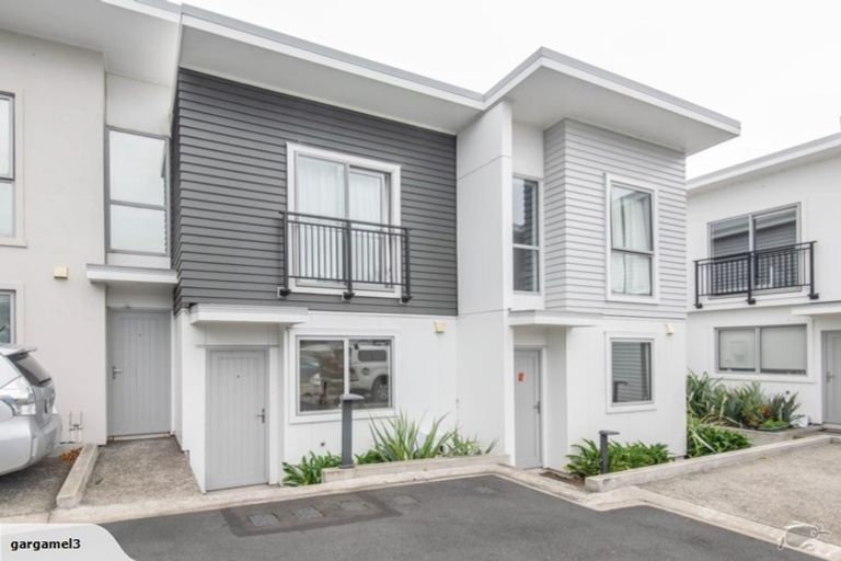Photo of property in 32u8 Dr Taylor Terrace, Johnsonville, Wellington, 6037