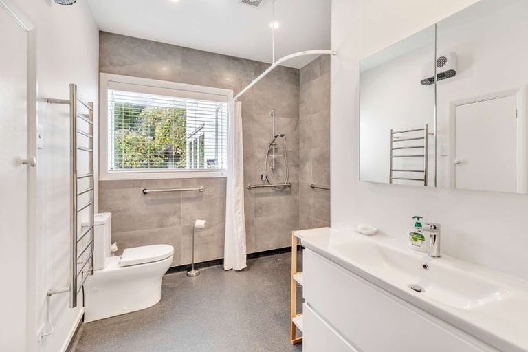 Photo of property in 6 Awatea Terrace, Hokowhitu, Palmerston North, 4410