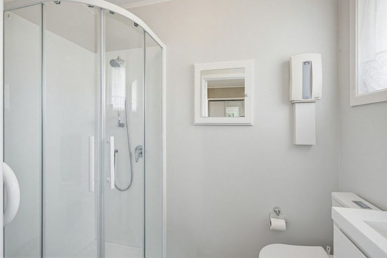 Photo of property in 24 Featherston Street, Levin, 5510