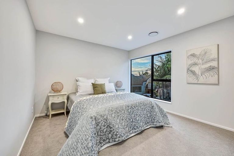 Photo of property in 47a Takutai Avenue, Half Moon Bay, Auckland, 2012