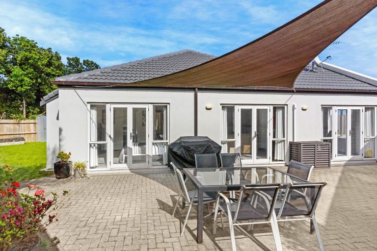 Photo of property in 2/12 Vireya Court, Goodwood Heights, Auckland, 2105