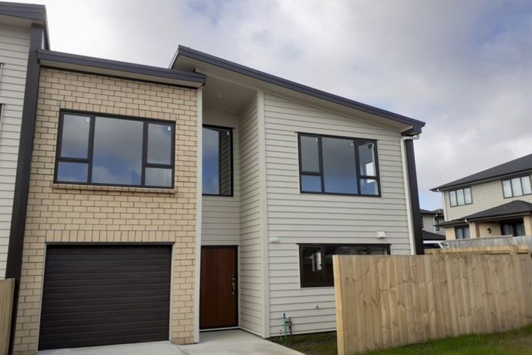 Photo of property in 20 Millcroft Lane, Ranui, Auckland, 0612