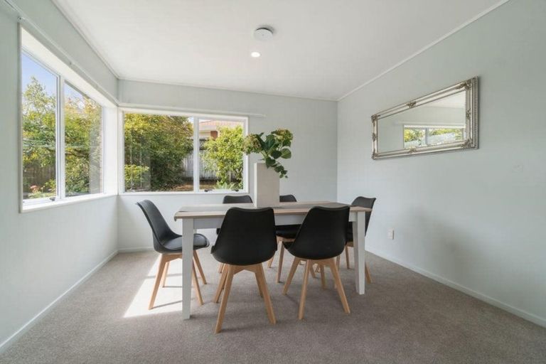 Photo of property in 10 Imelda Road, Te Atatu Peninsula, Auckland, 0610