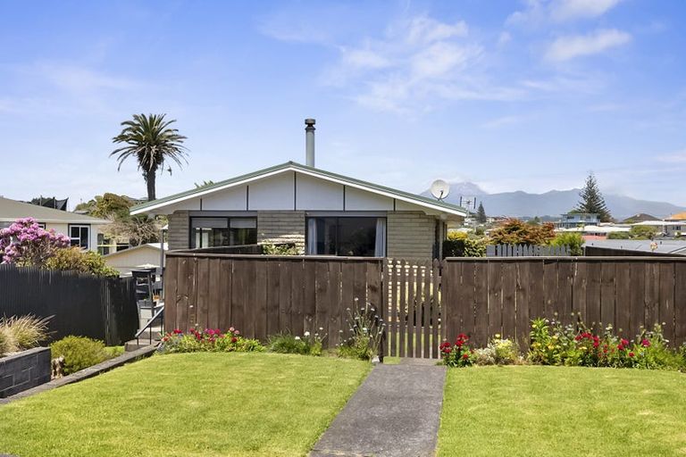 Photo of property in 32a Simons Street, Moturoa, New Plymouth, 4310