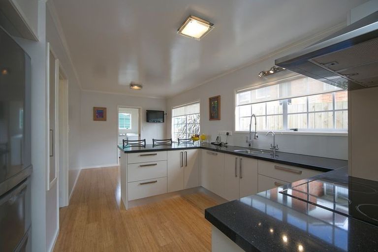 Photo of property in 2c Mason Street, New Lynn, Auckland, 0600