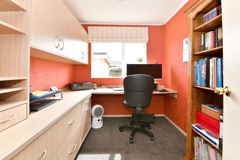 Photo of property in 80 Lakeside Drive, Orewa, 0931