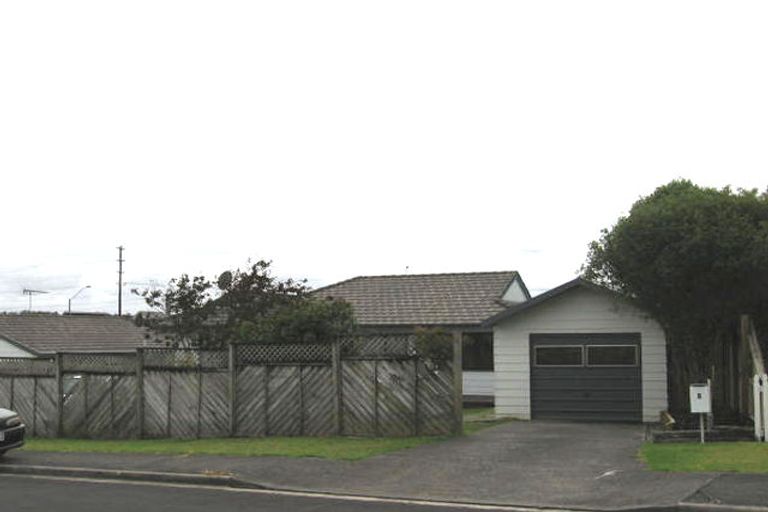Photo of property in 1/2 Sevilla Place, Unsworth Heights, Auckland, 0632