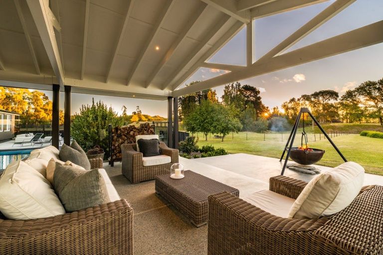 Photo of property in 10 Charlton Road, Te Awanga, 4102
