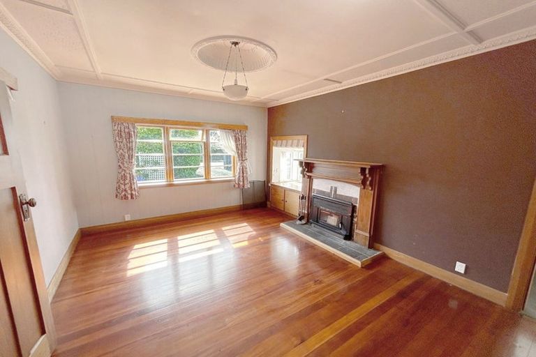 Photo of property in 32 Mcmaster Street, Greytown, 5712