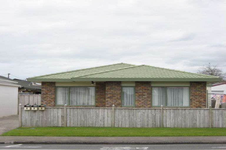 Photo of property in 2/219 Mangorei Road, Merrilands, New Plymouth, 4312