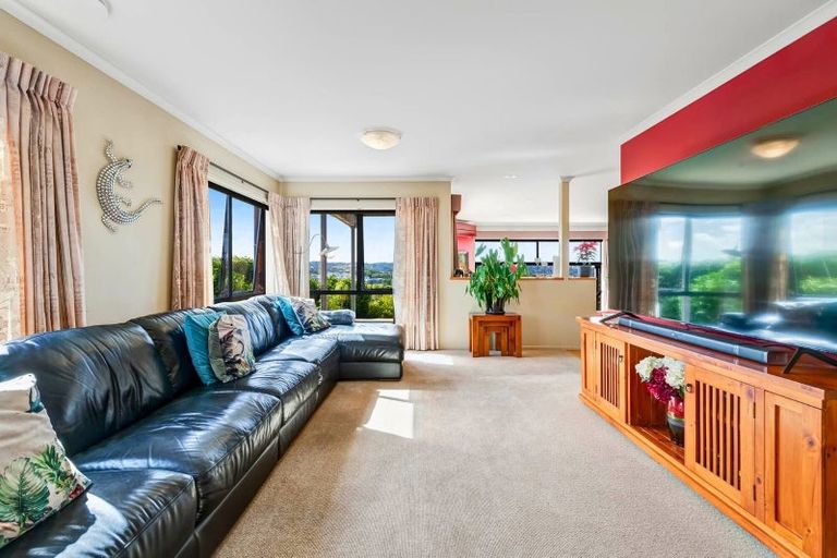 Photo of property in 13 Seagate Place, Red Beach, 0932