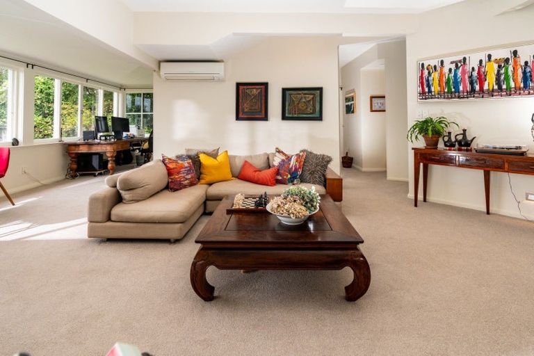 Photo of property in 46 Fortification Road, Karaka Bays, Wellington, 6022