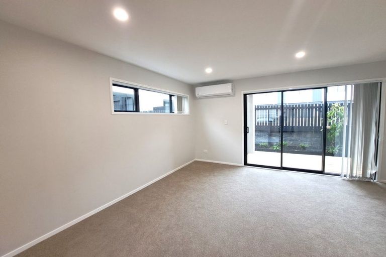 Photo of property in 2 Mikoikoi Crescent, Mangere Bridge, Auckland, 2022