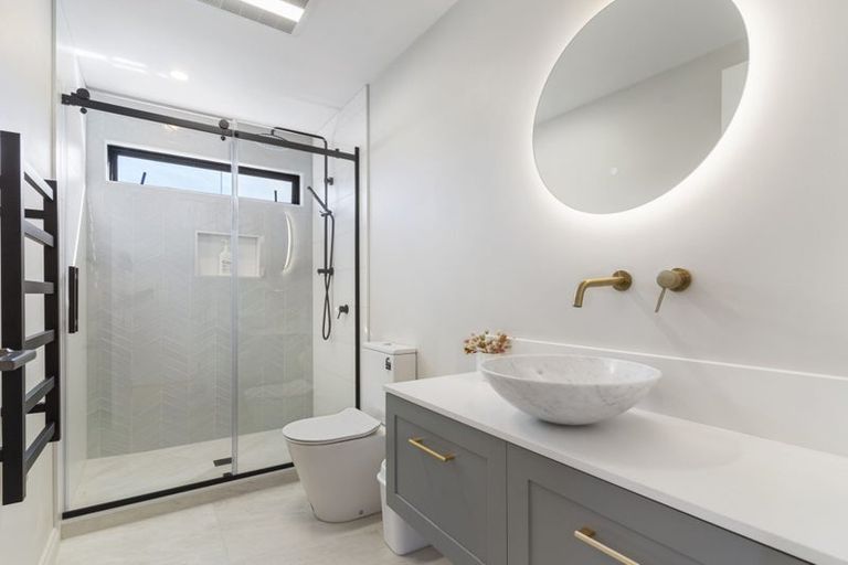 Photo of property in 6 Bevyn Street, Castor Bay, Auckland, 0620