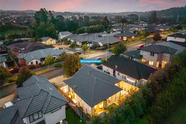 Photo of property in 30 Accolage Boulevard, Kumeu, 0810