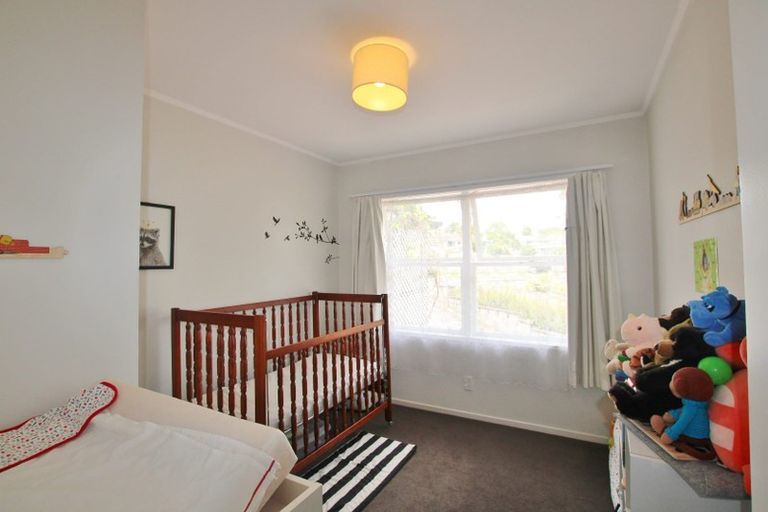 Photo of property in 24 Paragon Avenue, Beach Haven, Auckland, 0626