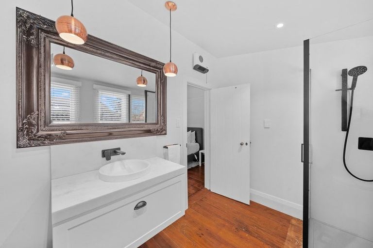 Photo of property in 102 Jellicoe Street, Martinborough, 5711