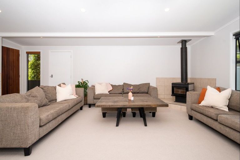 Photo of property in 24a Cambridge Road, Riverhead, 0820