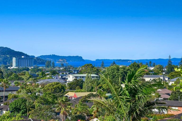 Photo of property in 13 Seagate Place, Red Beach, 0932