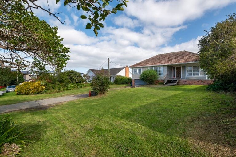 Photo of property in 518 Glenfield Road, Bayview, Auckland, 0629