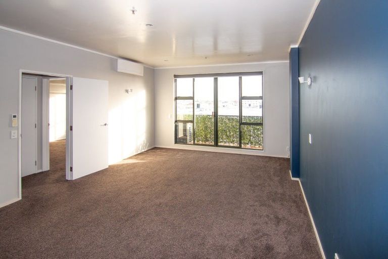 Photo of property in Maddison Apartments, 3/6a Queen Street, Palmerston North, 4410