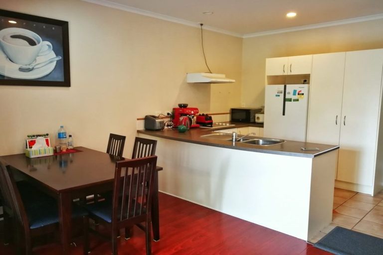Photo of property in Tuscany Towers, 83/1 Ambrico Place, New Lynn, Auckland, 0600