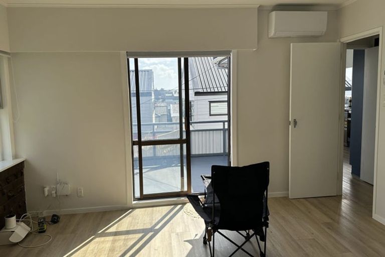 Photo of property in 1/8 Raeben Avenue, Hillcrest, Auckland, 0627