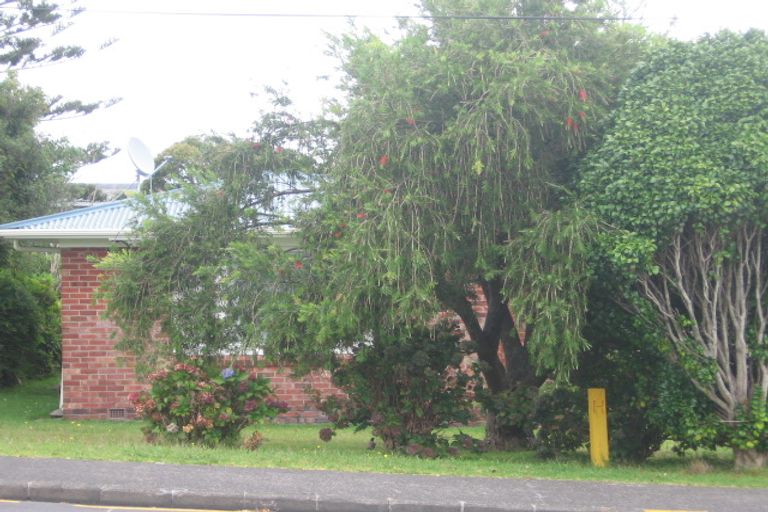 Photo of property in 2/12 Kaipatiki Road, Glenfield, Auckland, 0629