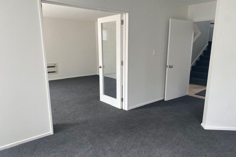 Photo of property in 32 Oakford Close, Riccarton, Christchurch, 8011