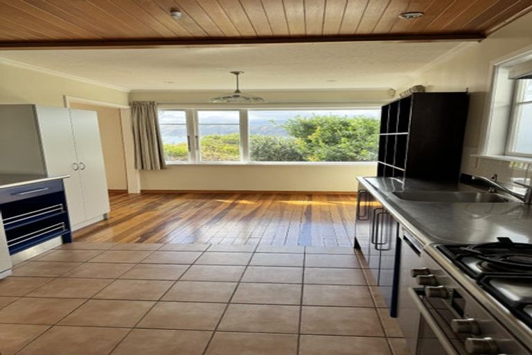 Photo of property in 190 Breaker Bay Road, Breaker Bay, Wellington, 6022
