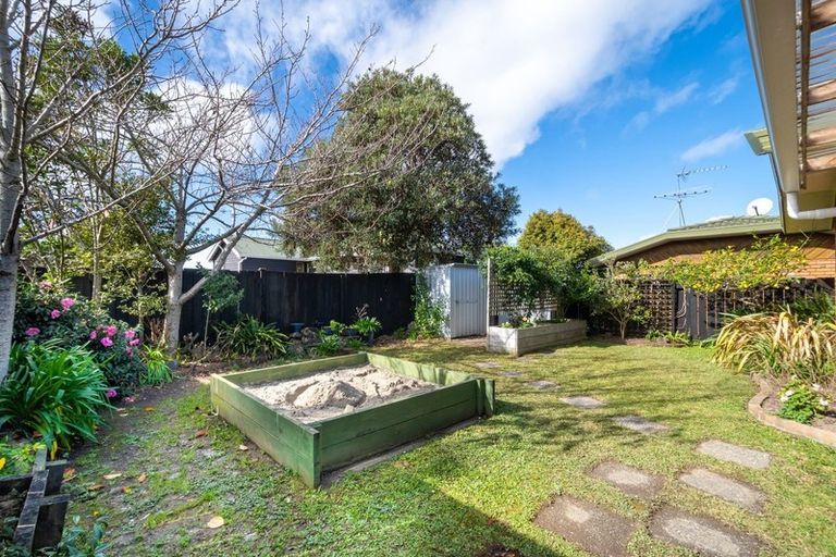 Photo of property in 11 Javelin Place, West Harbour, Auckland, 0618