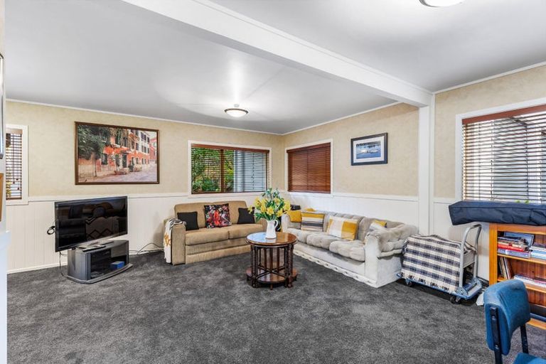 Photo of property in 15 Anich Road, Massey, Auckland, 0614