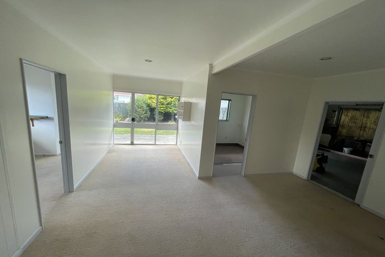 Photo of property in 14 Westhaven Grove, Takaro, Palmerston North, 4412